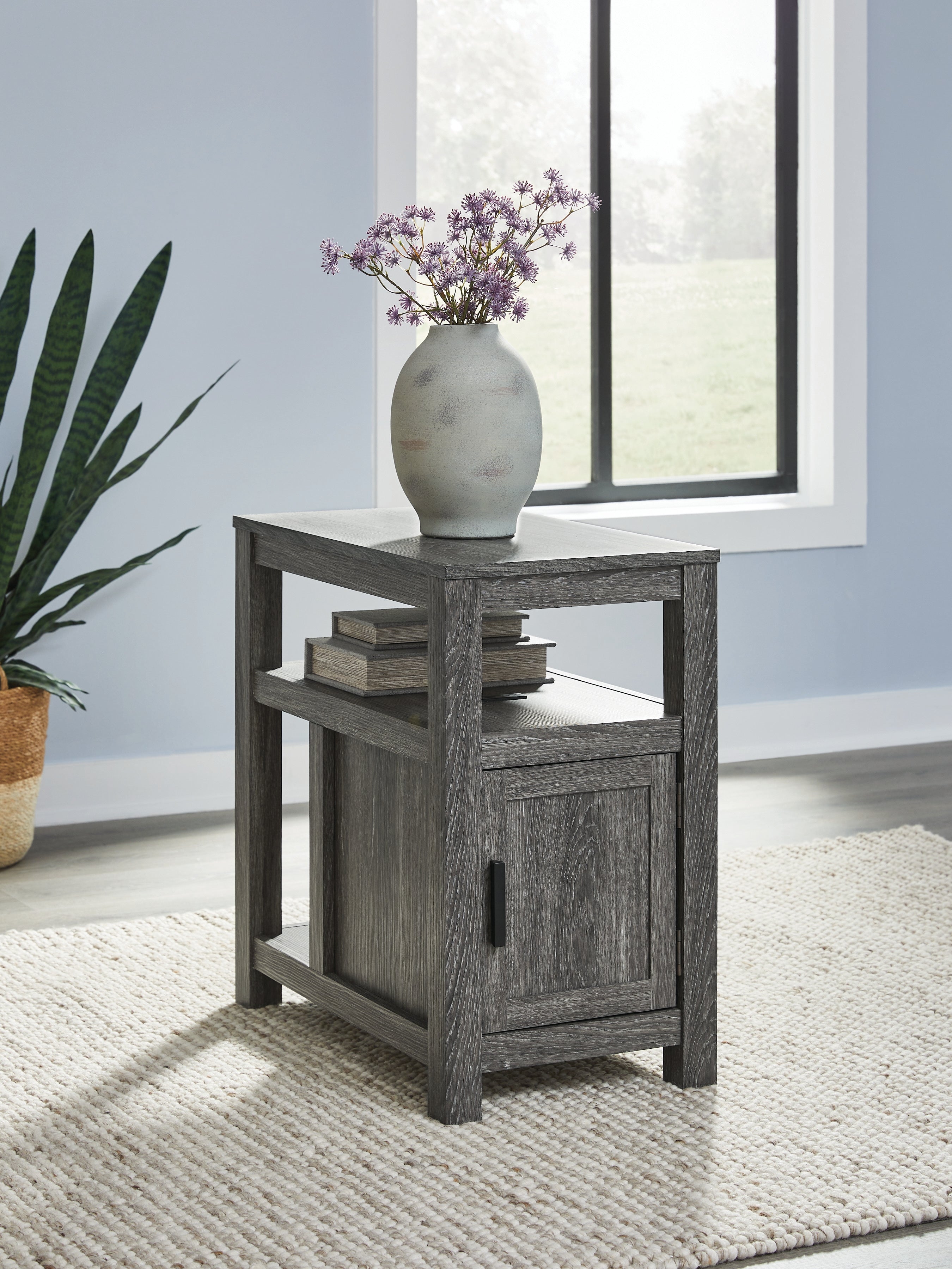 Diamond Furniture - Ashley Furniture - Fendenmore Chairside End Table - Chair Side End Table / Two-tone - T190-317