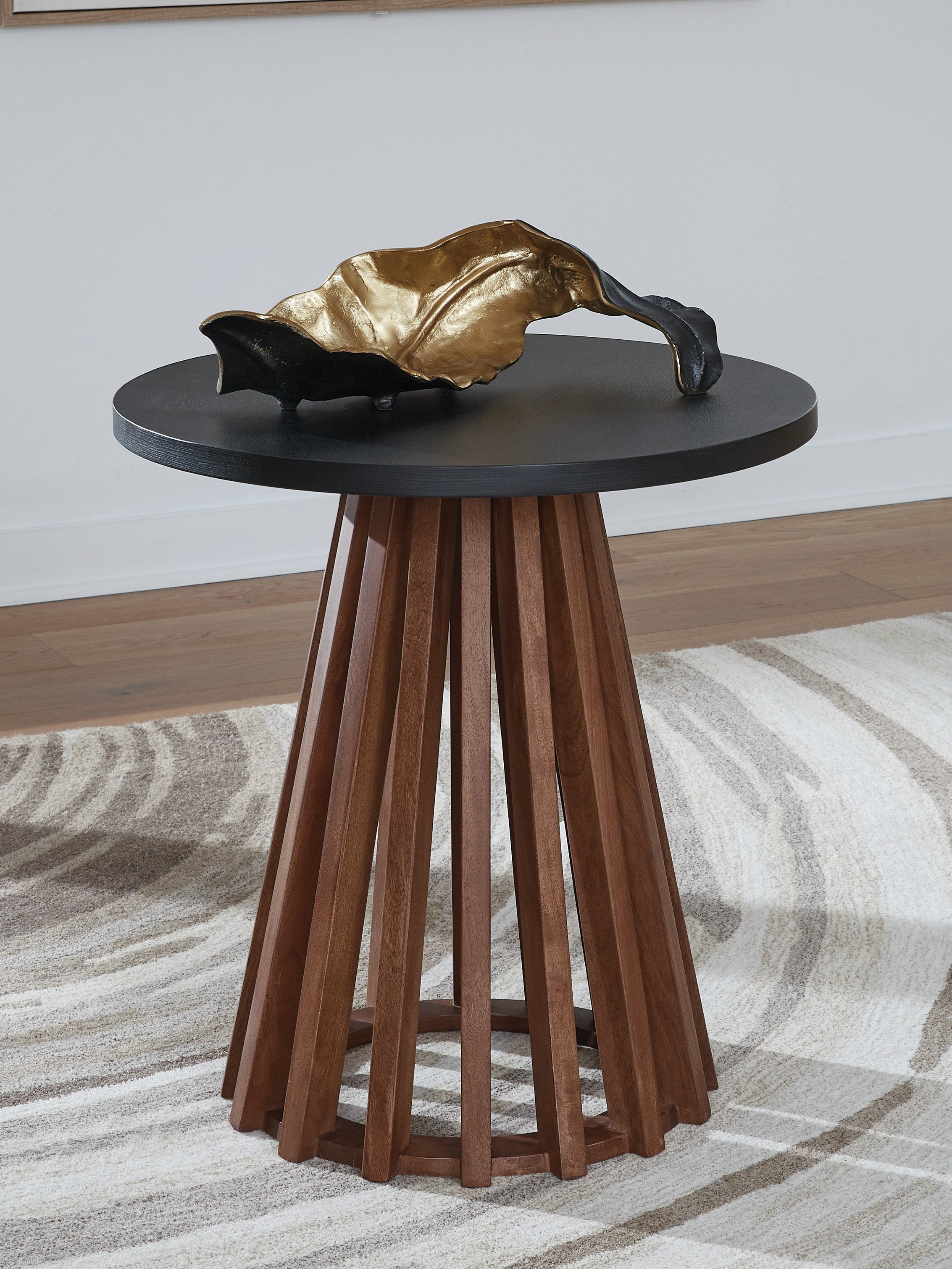 Diamond Furniture - Ashley Furniture - Kallari End Table - Round End Table / Warm Brown/Black - T737-6