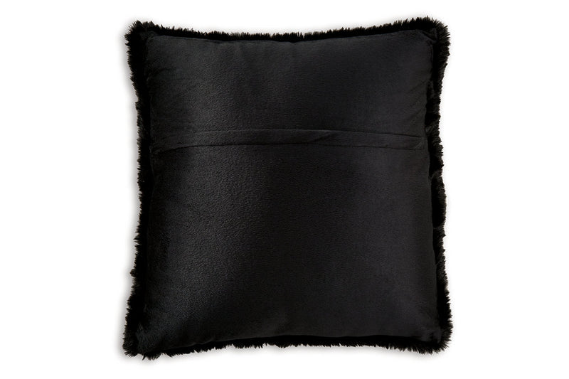 Gariland Pillows