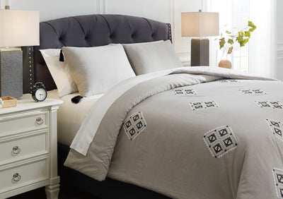 Jawanza 3-Piece Queen Comforter Set - Diamond Furniture
